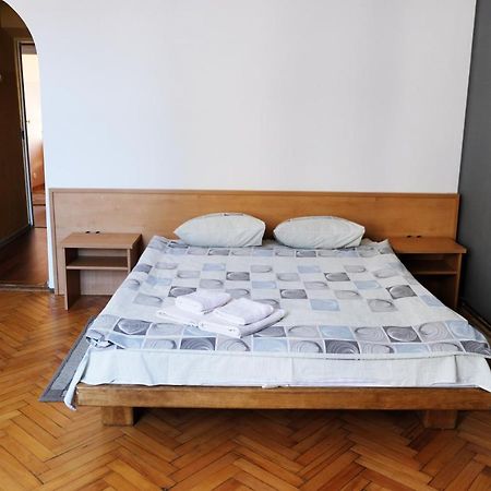 Apartment On Svobody Avenue Лвив Екстериор снимка
