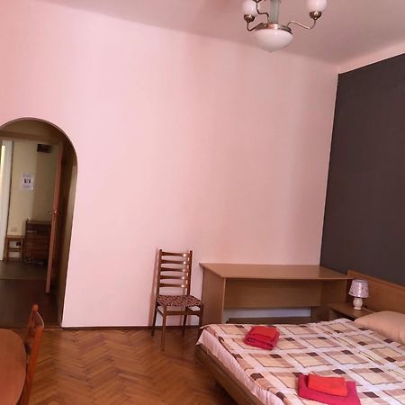 Apartment On Svobody Avenue Лвив Екстериор снимка