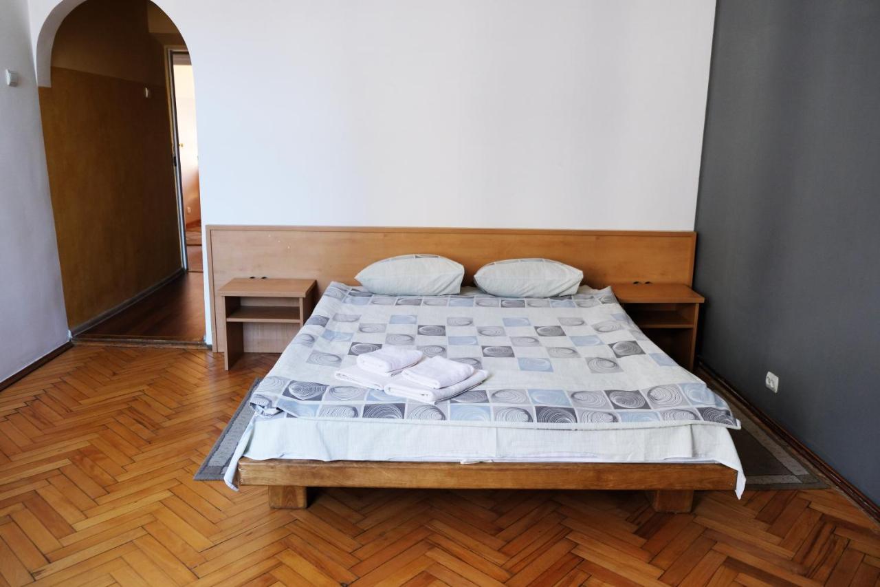 Apartment On Svobody Avenue Лвив Екстериор снимка
