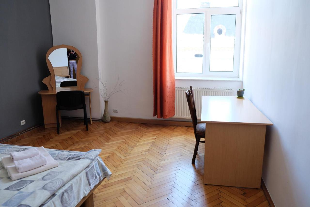 Apartment On Svobody Avenue Лвив Екстериор снимка