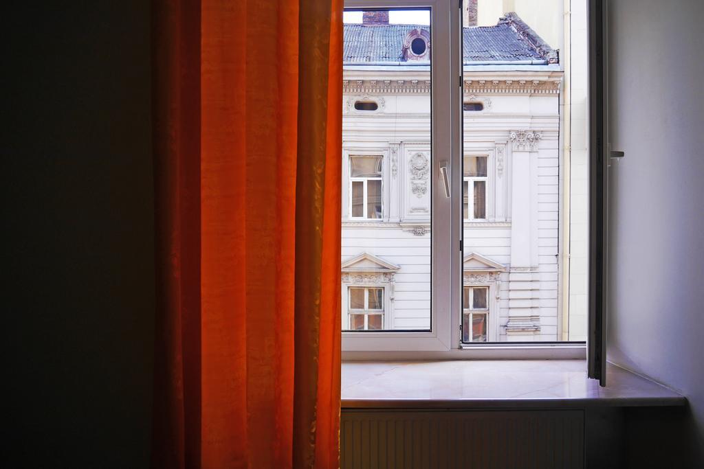 Apartment On Svobody Avenue Лвив Екстериор снимка